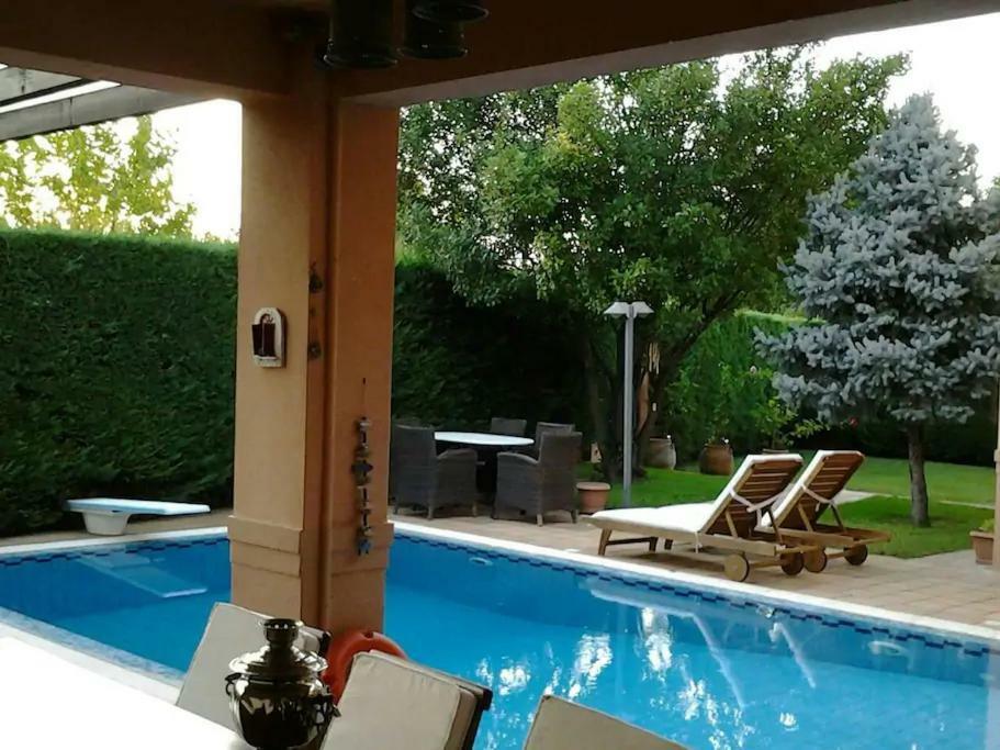 4-Seasons Pool Villa Near Meteora Tríkala Eksteriør bilde