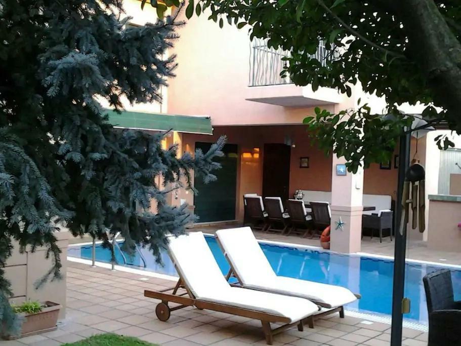 4-Seasons Pool Villa Near Meteora Tríkala Eksteriør bilde